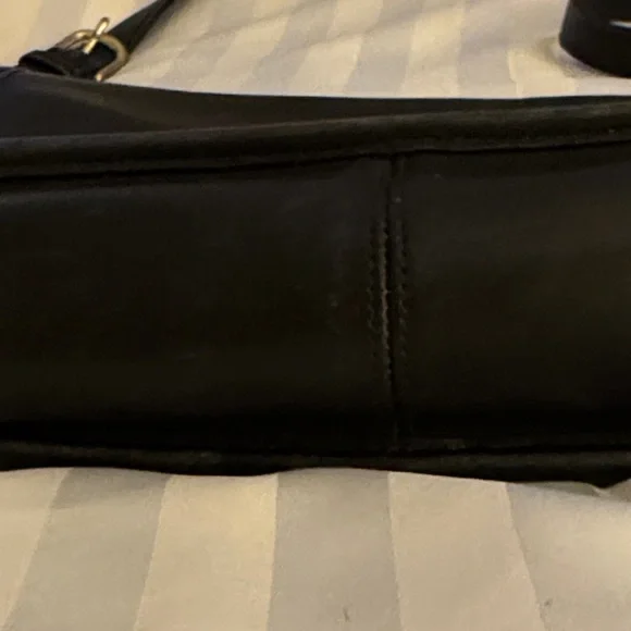 Vintage Coach Black Leather Shoulder Bag crossbody - Picture 6 of 13